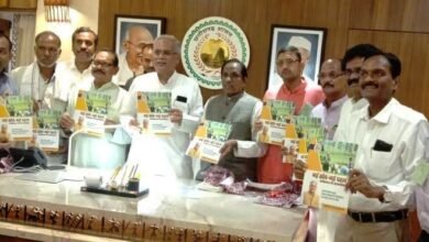 Photo of ​​​​​​​मुख्यमंत्री ने ‘नई सोच – नई पहल छत्तीसगढ़ की सहकारिताएं’ पुस्तिका का किया विमोचन