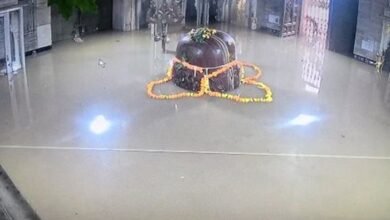 Photo of मंदसौर में शिवना नदी उफान पर, पशुपतिनाथ मंदिर के गर्भगृह में भरा पानी