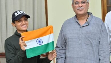 Photo of प्रदेश की पहली लेफ्टिनेंट वंशिका पाण्डेय ने मुख्यमंत्री से की सौजन्य मुलाकात