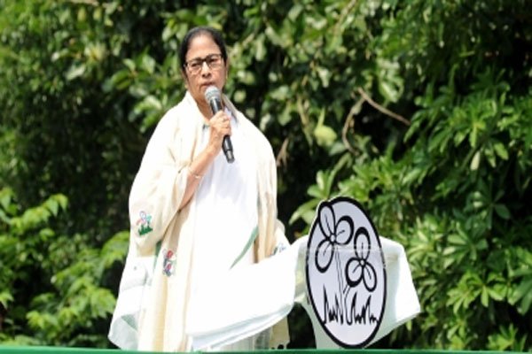 कई बार मुझे लगता है, काश मैं राजनीति छोड़ देती - ममता बनर्जी 1 Subcribe 4rth eye news to see more latest news 6