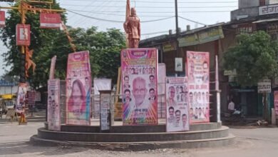 Photo of पंडित सुंदरलाल शर्मा चौक बैनर पोस्टर से पटा,धरोहर को संरक्षित करने में स्थानीय प्रशासन की बेरुखी