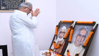 Photo of मुख्यमंत्री ने पंडित रविशंकर शुक्ल व शहीद विद्याचरण शुक्ल की जयंती पर उन्हें किया नमन