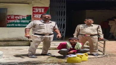 Photo of अवैध शराब के विरुद्ध कार्यवाई, 10 लीटर महुआ शराब व 40 किलो महुआ लाहन जब्त