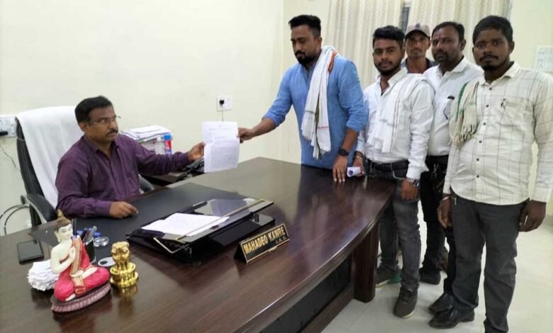 पटवारी के बचाव में नेता को दिखाई नायब तहसीलदार ने धौंस, कलेक्टर से हुई शिकायत 1 subcribe 4rth eye news 12