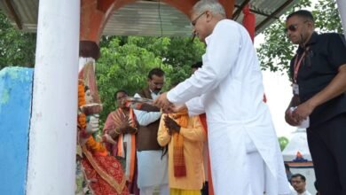 Photo of मुख्यमंत्री नर्मदा मैया की पूजा अर्चना कर प्रदेशवासियों के सुख-समृद्धि की कामना की