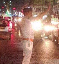 दिन में निजात अभियान, रात्रि में जाम हटाने में जुटी ट्रैफिक पुलिस 1 subcribe 4rth eye news 7