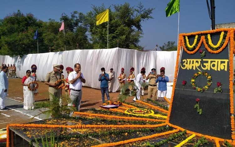 जनप्रतिनिधि, कलेक्टर और पुलिस अधीक्षक ने अमर जवानों को दी श्रद्धांजलि 1 subcribe 4rth eye news 112