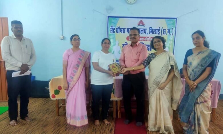 सेंट थॉमस महाविद्यालय में योगा एवं मानसिक स्वास्थ्य पर वर्कशॉप 1 subcribe 4rth eye news 38