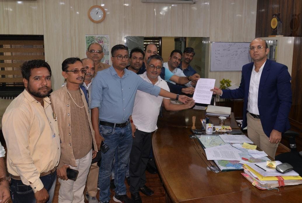 Memorandum to the collector regarding the pending election process in Raipur Press Club