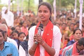 सीएम भूपेश बघेल से जब धनेश्वरी ने मांगी मदद, तब गड़बड़ाया सीएम का हिसाब 4th Eye News के दर्शकों ने समझाया सीएम को सही गणित 1 bbbb