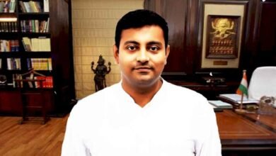 Photo of टीचर की वो एक बात इतनी चुभी की बन गए आईएएस, पुलिस में भी दी है सेवा