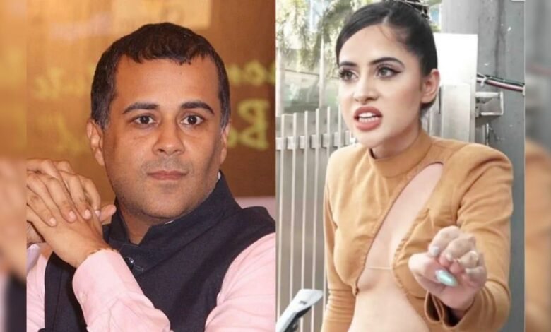 लेखक चेतन भगत पर भड़क उठी उर्फ़ी जावेद, जाने पुरा मामला... 1 उर्फी