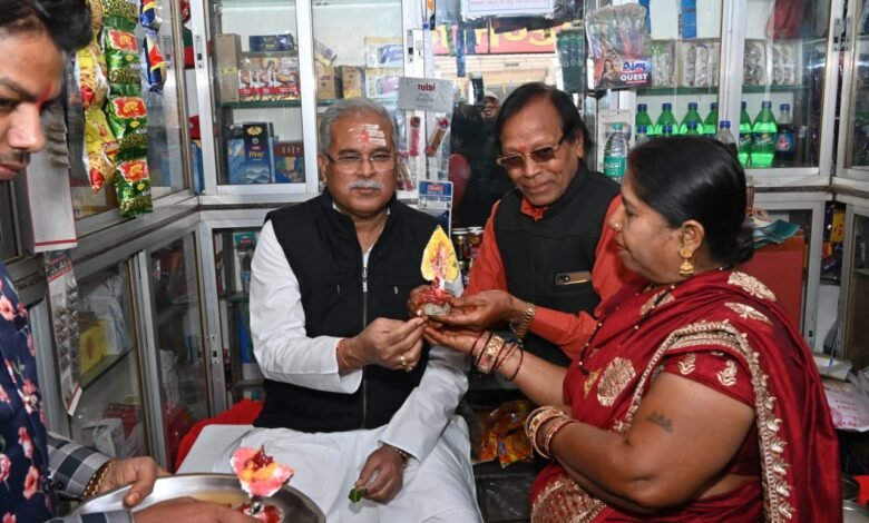 मुख्यमंत्री ने फेमस पान सेंटर पहुंचकर लिया पान का स्वाद 1 1670397653 d0648c5ac57d455eefb5