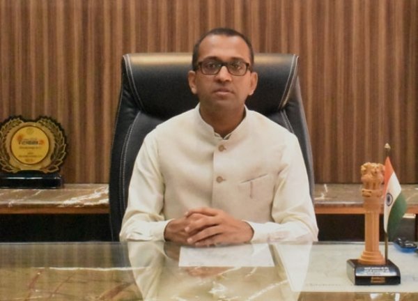 कलेक्टर अजीत वसंत ने सी-मार्ट और आत्मानंद स्कूल का किया अवलोकन 1 ajeet vasant klector narayanpur 754 H@@IGHT 400 W@@IDTH 600