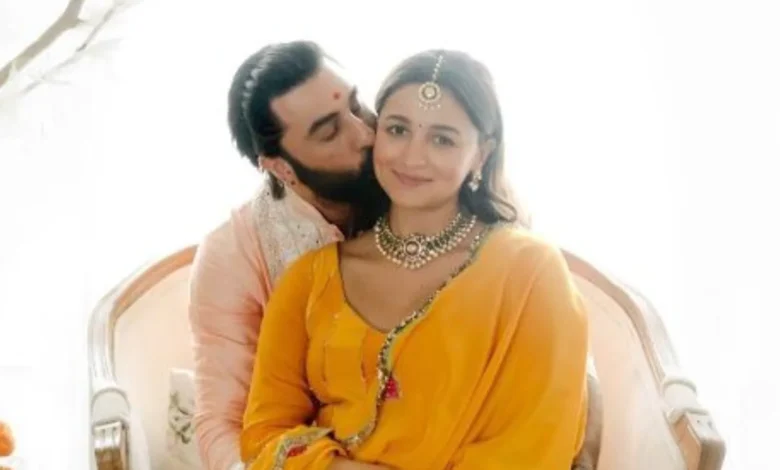 बस थोड़ा और इंतजार, आलिया और रणबीर इस दिन दिखाएंगे बेटी राहा का चेहरा 1 alia ranbir 2 16702271904x3 1
