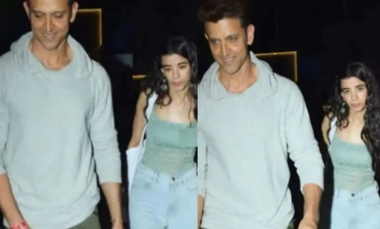 आमने-सामने हुए सबा के एक्स बॉयफ्रेंड और ऋतिक रोशन,एक्टर ने किया हग 1 saba azad hrithik roshan