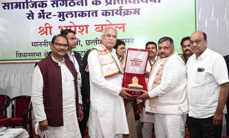मुख्यमंत्री ने कटघोरा में विभिन्न समाज के प्रतिनिधियों से भेंट-मुलाकात की 1 1673972745 6796d0b220053b8b19f9