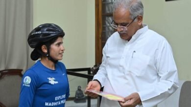 Photo of मुख्यमंत्री ने की सोलो साइकलिस्ट आशा के जज्बे की सराहना