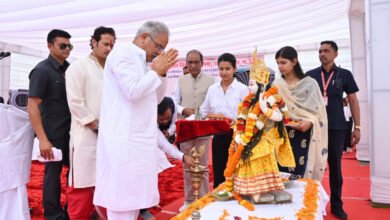 Photo of मुख्यमंत्री भूपेश बघेल पं. रविशंकर शुक्ल विश्वविद्यालय में विभिन्न कार्यों के लोकार्पण एवं शिलान्यास समारोह स्थल पहुंचे