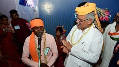 Photo of मुख्यमंत्री ने जैवविविधता पार्क में भारत रत्न पूर्व प्रधानमंत्री स्व. श्री राजीव गांधी की प्रतिमा पर किया माल्यार्पण