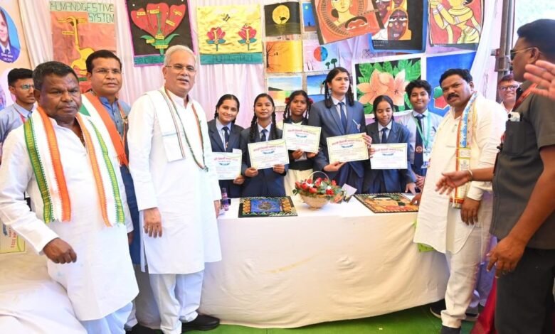 मुख्यमंत्री भूपेश बघेल ने प्रतिभावान विद्यार्थियों का किया सम्मान 1 1686045841 870e2fed813a014f1519