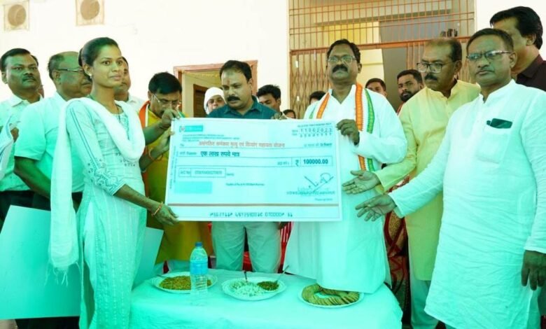 खाद्य मंत्री भगत ने 100 से अधिक हितग्राहियों को दी 14.55 लाख रूपए की सहायता राशि 1 1686564129 49a4c1257e5fd71201c6 1