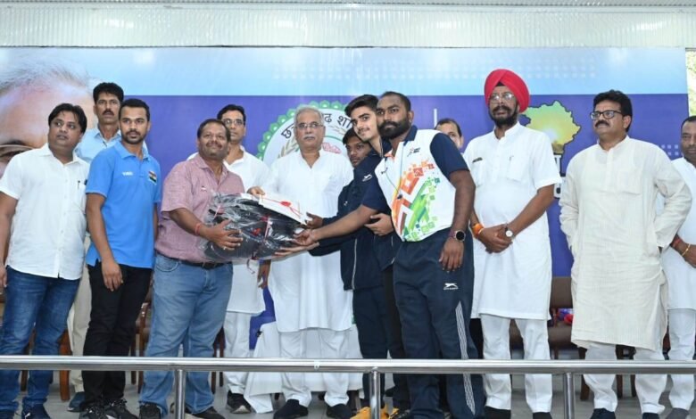 मुख्यमंत्री ने गुजरात में आयोजित 36वें राष्ट्रीय खेल में राज्य का गौरव बढ़ाने वाले पदकवीरों को किया सम्मानित 1 1687533382 734bcbabb86eefa0d6b7