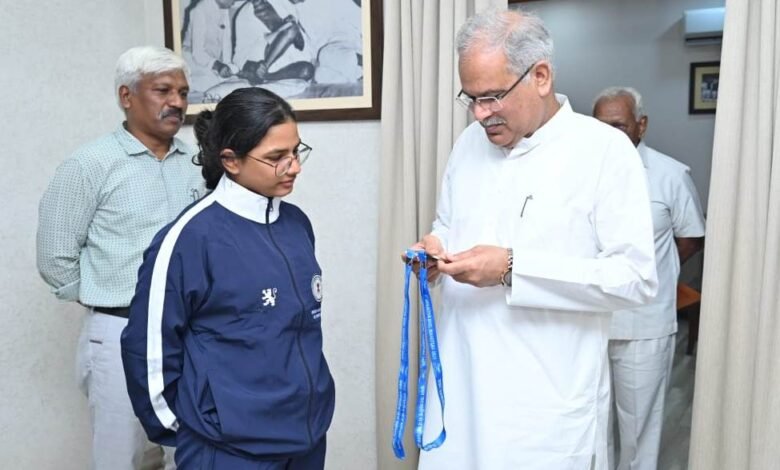 छत्तीसगढ़ की युवा तैराक अल्योशा ने राष्ट्रीय जनजातीय खेल महोत्सव में जीते दो पदक 1 1688116110 78e0c73525dbefd0da89