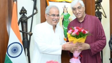 Photo of मुख्यमंत्री बघेल ने केबिनेट की बैठक शुरू होने के पहले टी.एस.सिंहदेव का किया स्वागत
