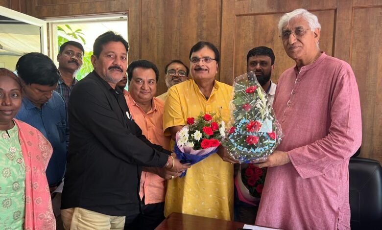 डिप्टी सीएम टीएस सिंहदेव से मिलकर स्वास्थ्य कर्मचारी संघ ने किया हड़ताल समाप्ति का ऐलान 1 Health workers association announces end of strike after meeting Deputy CM TS Singhdev
