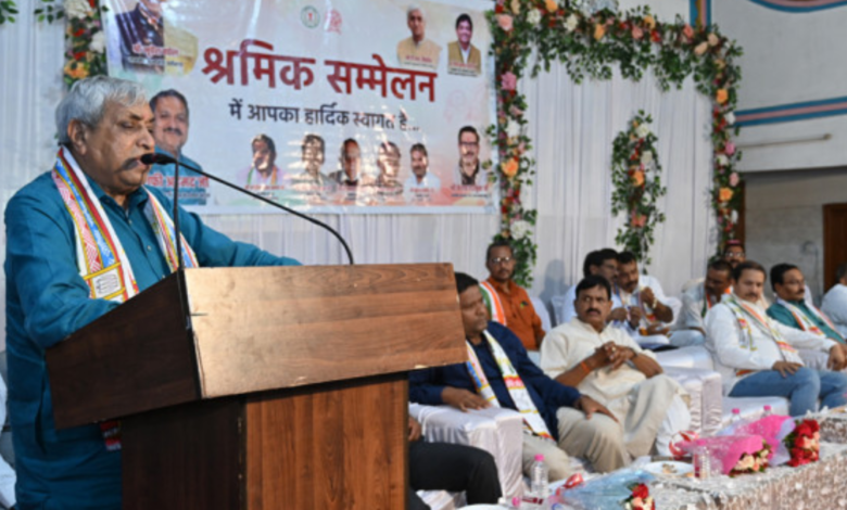 श्रमिकों के बच्चों को शिक्षा प्रोत्साहन के लिए कार्य कर रही है राज्य सरकार 1 Snapshot 9