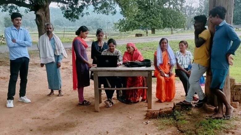 बीसी सखी के रूप में पवनरेखा ग्रामीण क्षेत्रो मे बैकिंग सुविधाए करा रही है उपलब्ध 1 1691424153 3c6c9cfed012e2cf7158