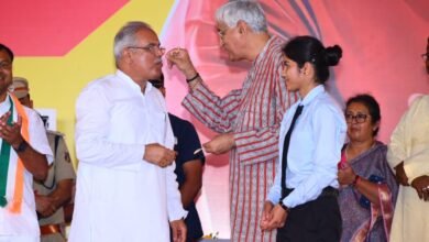 Photo of भूपेश बघेल आज मना रहे हैं अपना जन्मदिन, अपने बड़े भाई टीएस बाबा से लीए आशीर्वाद