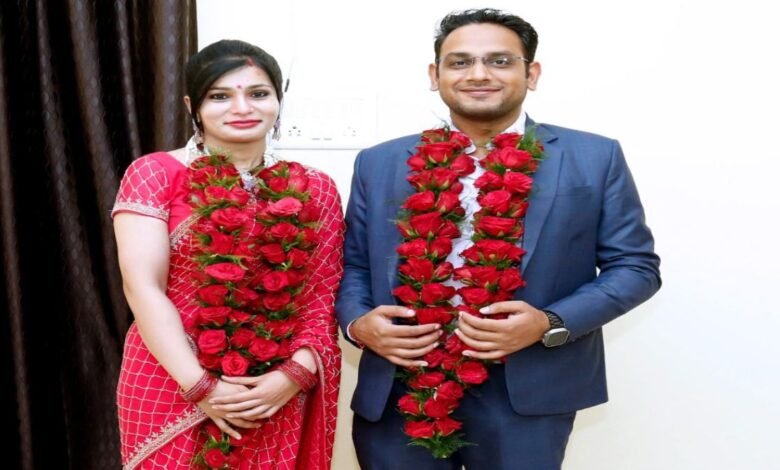 IAS-IPS ने 2000 रुपए में कर ली शादी, ये ‘सादा सी शादी’ अब चर्चा में 1 IAS-IPS got married for 2000 rupees, this 'simple marriage' is now in discussion-