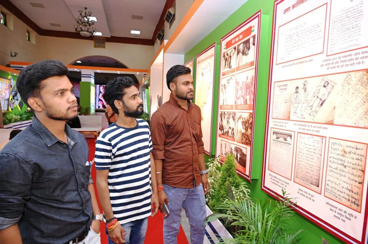 Rare pictures of freedom fighters attracted people