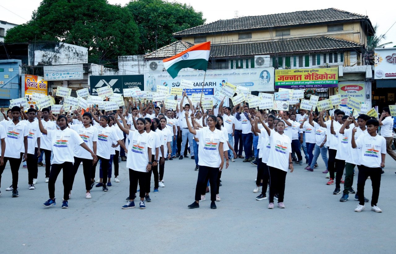 The people of the city were motivated to vote by raising the slogan 'Chala Raigadiya, Vote Devaiya'