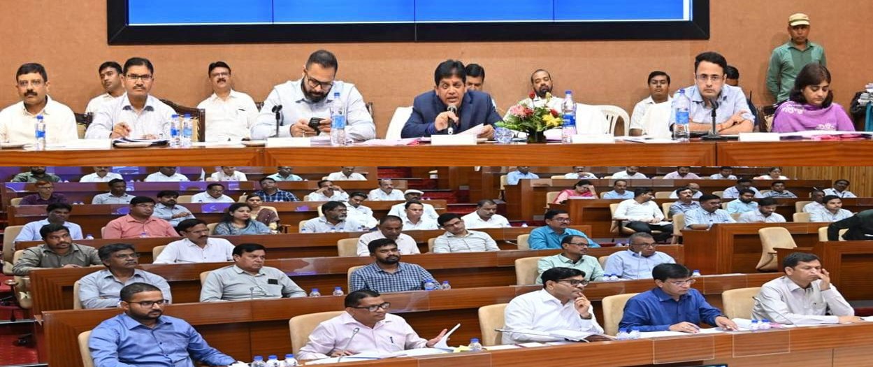 Urban Administration Minister reviewed departmental work