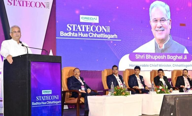 क्रेडाई छत्तीसगढ़ द्वारा नवा रायपुर में ‘बढ़ता हुआ छत्तीसगढ़’ की थीम पर आयोजित में मुख्यमंत्री बघेल हुए शामिल  1 Chief Minister Baghel participated in the event organized by CREDAI Chhattisgarh on the theme of 'growing Chhattisgarh' in Nava Raipur