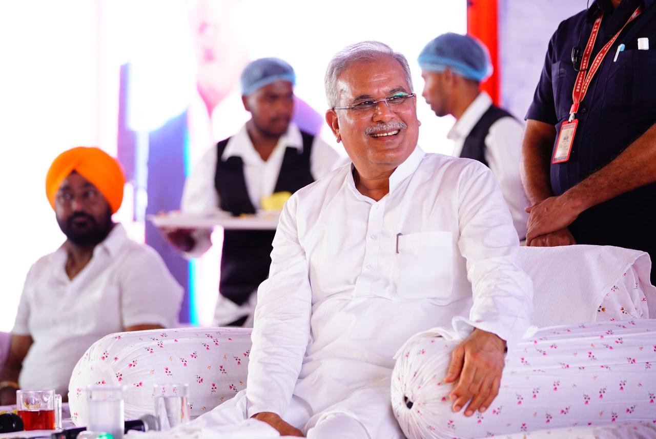 बस्तर संभाग के युवाओं से भेंट मुलाकात में मुख्यमंत्री भूपेश बघेल ने युवाओं को दी अनेक सौगात.