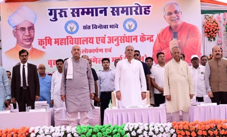 सेवानिवृत्त 1500 शिक्षकों का शिक्षक दिवस के अवसर पर किया सम्मान 1 1500 retired teachers honored on the occasion of Teacher's Day