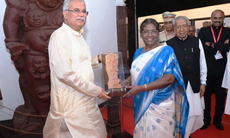 राष्ट्रपति ने महंत घासीदास संग्रहालय का किया अवलोकन 1 President visited Mahant Ghasidas Museum