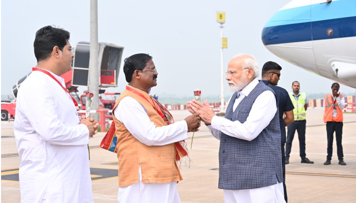 प्रधानमंत्री नरेंद्र मोदी का राजधानी रायपुर ने आत्मीय स्वागत किया 1 Prime Minister Narendra Modi was warmly welcomed