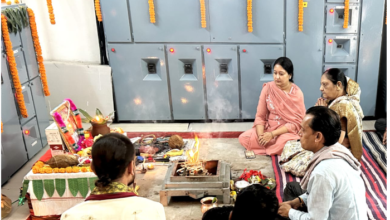 Photo of मुख्यमंत्री निवास में मुक्तेश्वरी बघेल ने भगवान विश्वकर्मा की पूजा-अर्चना कर प्रदेश की खुशहाली की कामना की