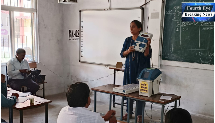सुव्यवस्थित मतदान हेतु मतदान अधिकारियों को दिया जा रहा है प्रशिक्षण 1 Polling, officers, are being given, training, for, orderly ,voting.,