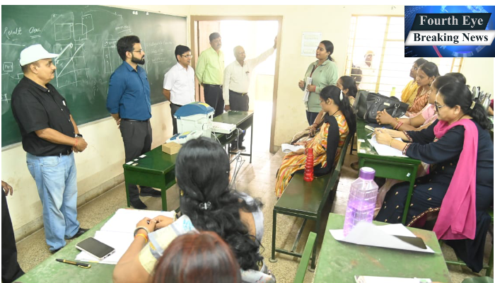प्रशिक्षण प्राप्त कर रहें मतदान दल अधिकारियों का कलेक्टर ने किया निरीक्षण 1 Collector, inspects, polling, team, officers, undergoing ,training,