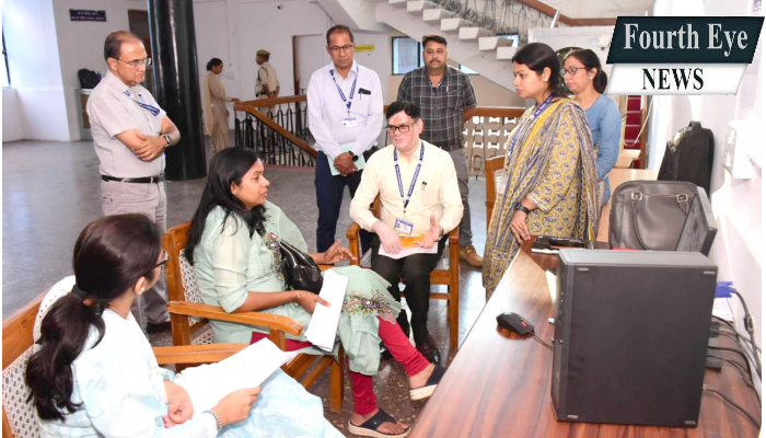 व्यय प्रेक्षकों ने सी-विजिल एवं कंट्रोल रूम का किया अवलोकन 1 Expenditure, observers inspected, C-Vigil, and ,control room,
