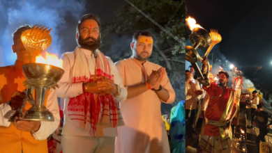 Photo of करणी सेना अध्यक्ष द्वारा शुरु की गई परंपरा ले रही विशाल रूप, खारुन गंगा महाआरती में उमड़ी हज़ारों श्रद्धालुओं की भीड़