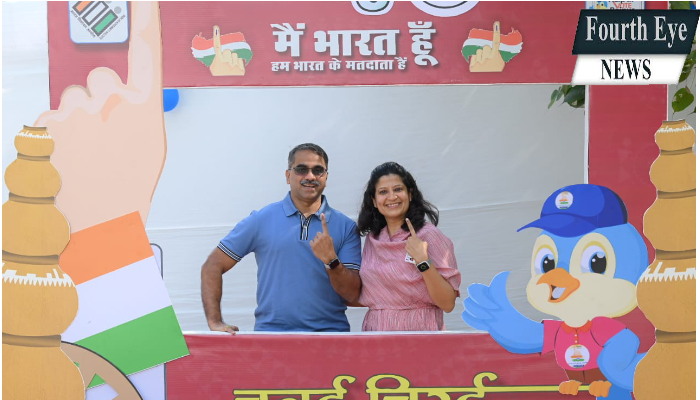 जनसंपर्क एवं परिवहन आयुक्त दीपांशु काबरा ने आज सपरिवार अपने मताधिकार का प्रयोग किया 1 Public Relations, and ,Transport Commissioner, Dipanshu Kabra, exercised, his, franchise, today along with his family,