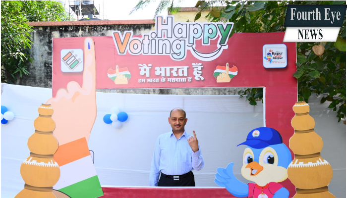 अपर मुख्य सचिव सुब्रत साहू ने देवेंद्र नगर मतदान केंद्र पहुँचकर अपने मताधिकार का प्रयोग किया 1 Additional, Chief Secretary Subrata Sahu, reached, Devendra Nagar, polling center, and, exercised, his, franchise,