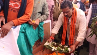 Photo of दुख की घड़ी में पूरा छत्तीसगढ़ शहीद जवान के परिजनों के साथ है